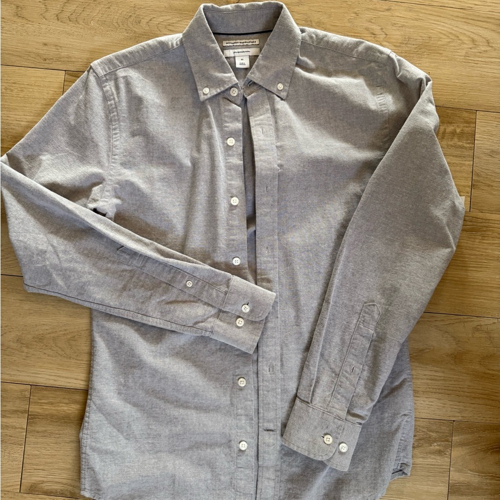 Amazon Essentials Men's Light Gray Casual Button-Down Shirt